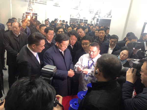 省委常委、市委書記王忠林到濟南新材料產(chǎn)業(yè)園區(qū)觀摩評議富通光纖預(yù)制棒（一期）項目