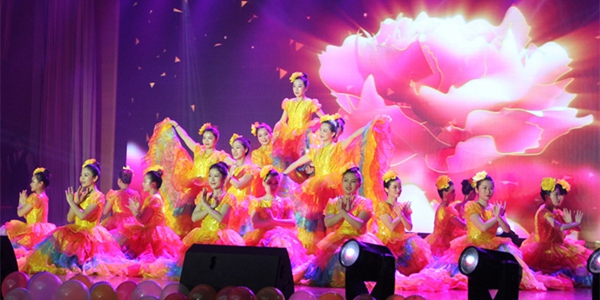 1581562149280422.jpg 1-02、房地產公司、物業公司開場舞《春海》 (2).jpg