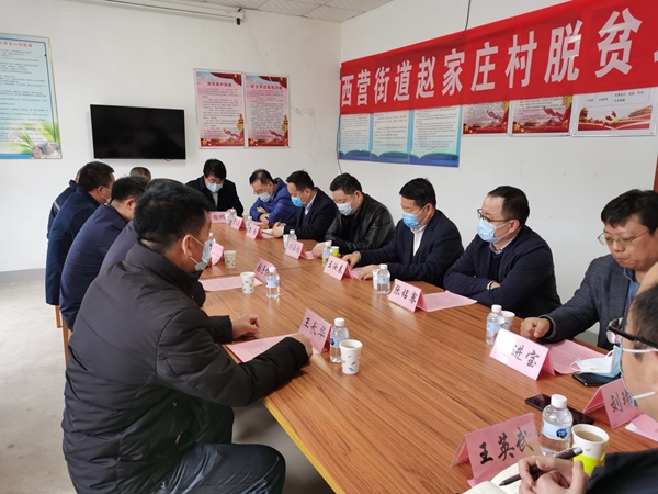 1603099228635352.jpg 02集團(tuán)公司領(lǐng)導(dǎo)班子到趙家莊村進(jìn)行精準(zhǔn)扶貧調(diào)研.jpg